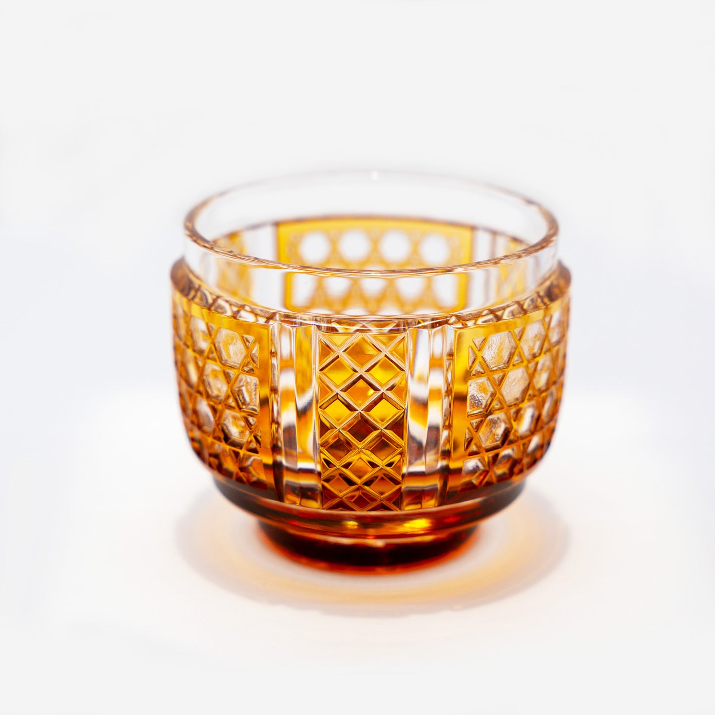 Openwork sake cup (gold and red)