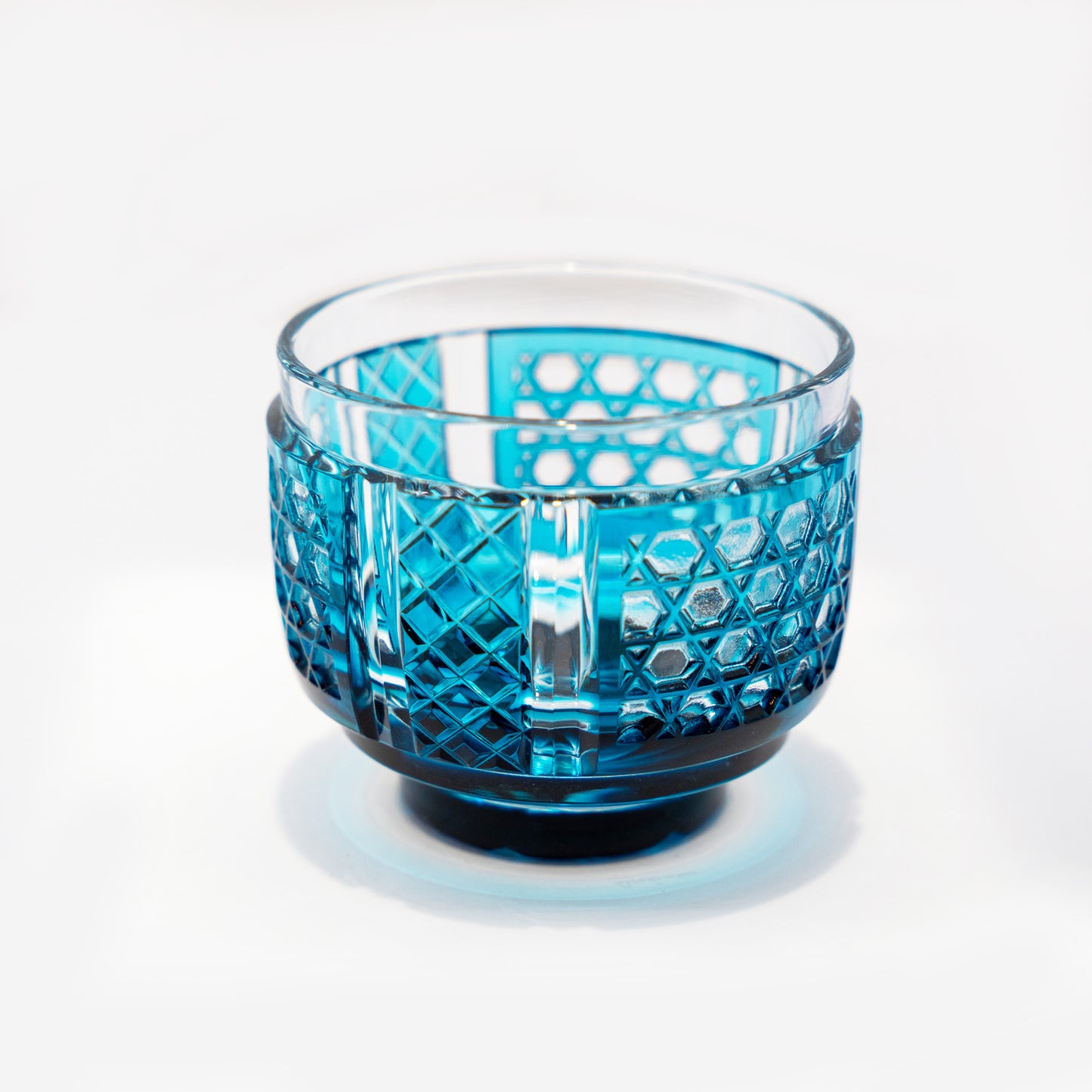 Openwork sake cup (gold and red)