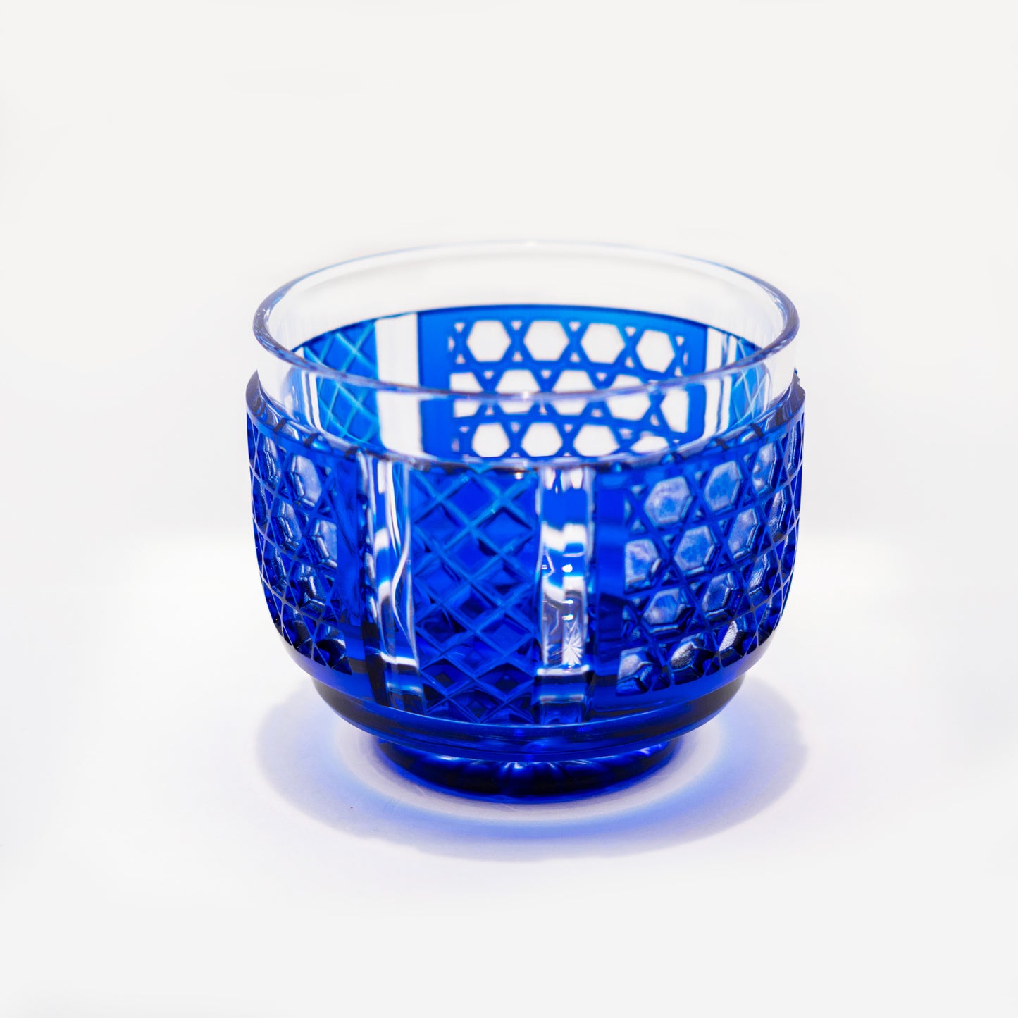Openwork sake cup (gold and red)