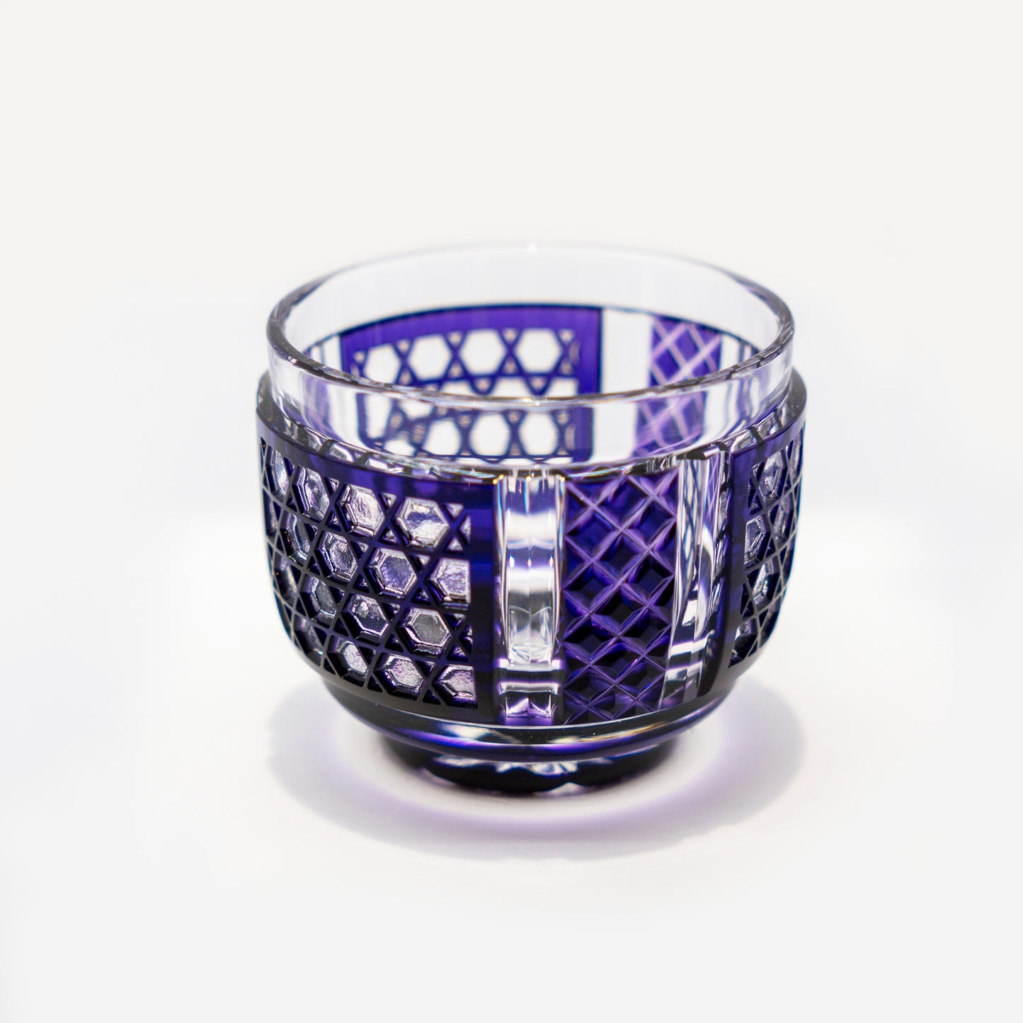 Openwork sake cup (gold and red)