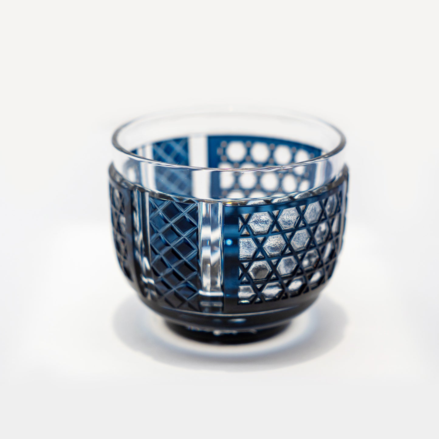 Openwork sake cup (gold and red)