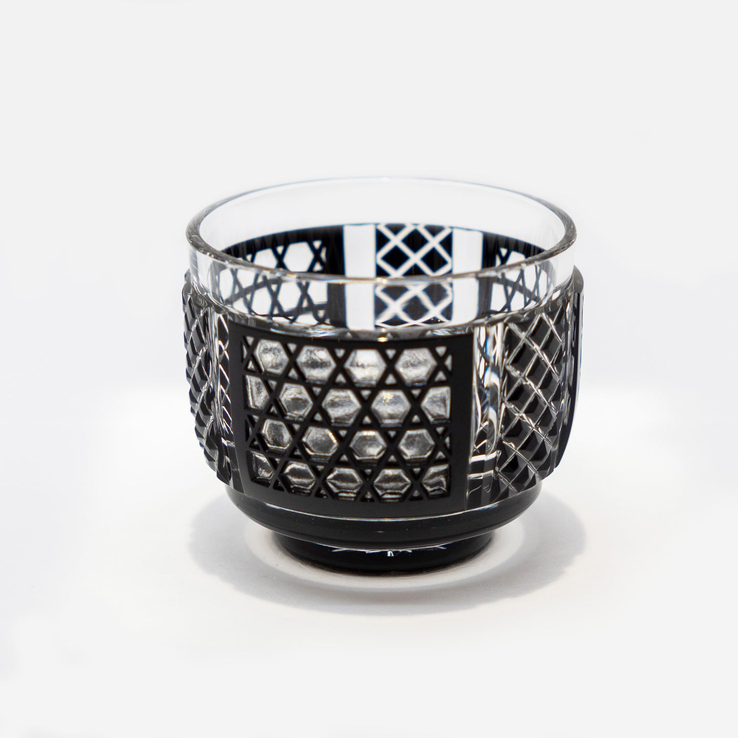 Openwork sake cup (gold and red)