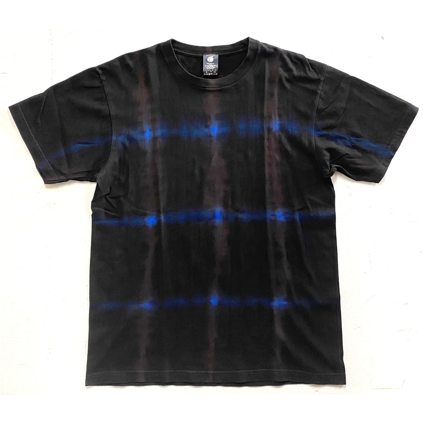 藍染と泥染めで格子柄を表現した半そでTシャツ|自然な風合いと奥行が魅力の個性派デザイン|Japan Satsuma