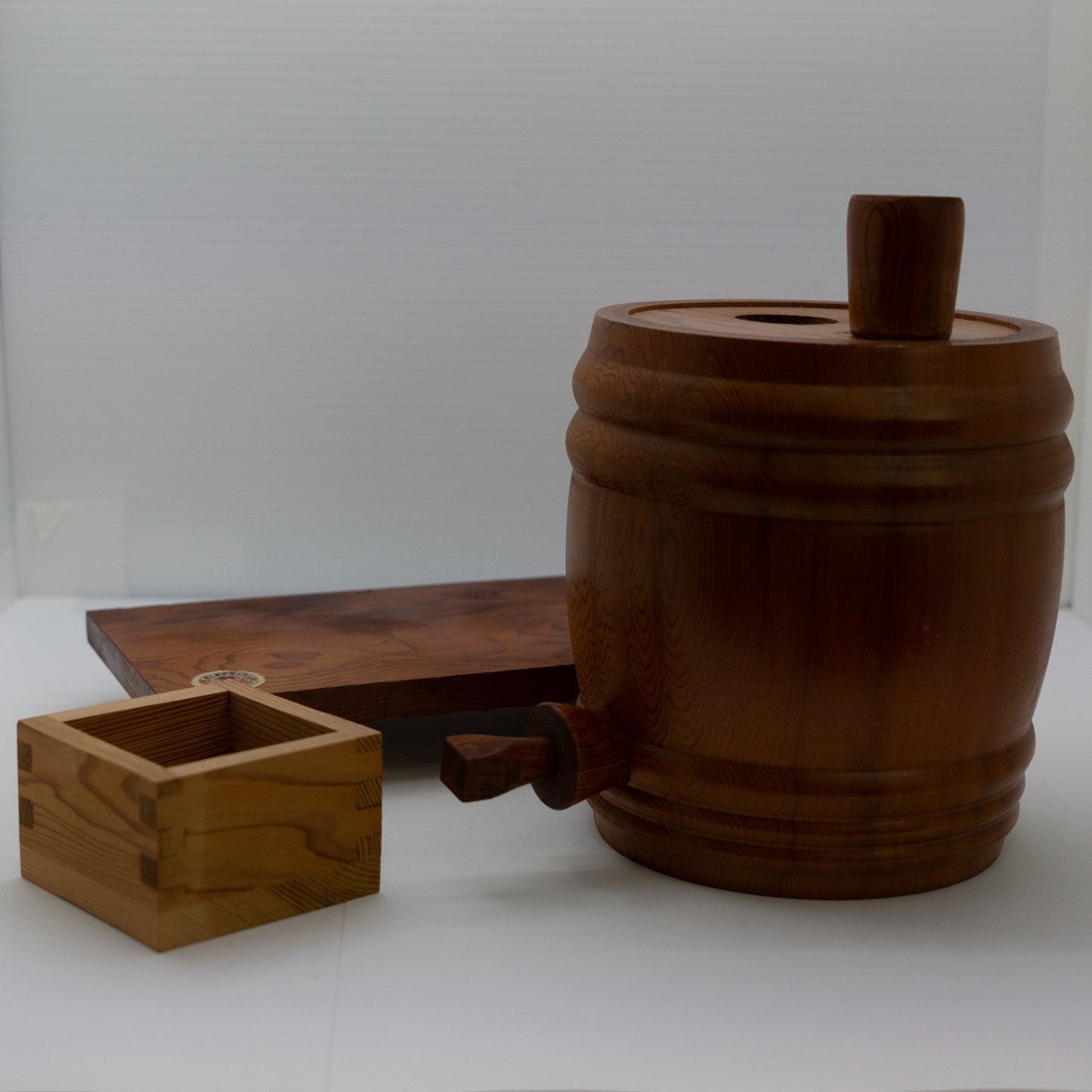 屋久杉清酒桶及枡,方形底座