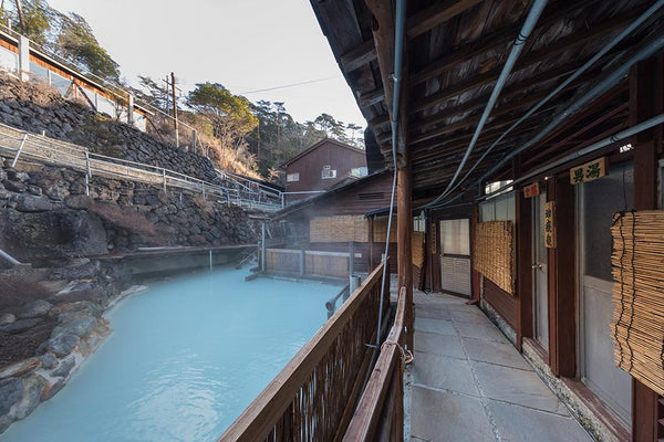 霧島新燃荘 （キリシマシンモエソウ）