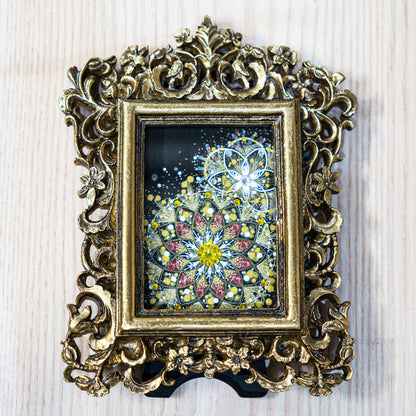 穏やかな癒しを感じる曼荼羅アート。デスクにぴったりのサイズで、仕事中にも心を落ち着けてくれるデザイン。｜Japan Satsuma