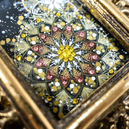 ずっと見ていられる静かな美しさの曼荼羅アート。そばに置くだけで癒やされる、やさしい色合いの作品。｜Japan Satsuma