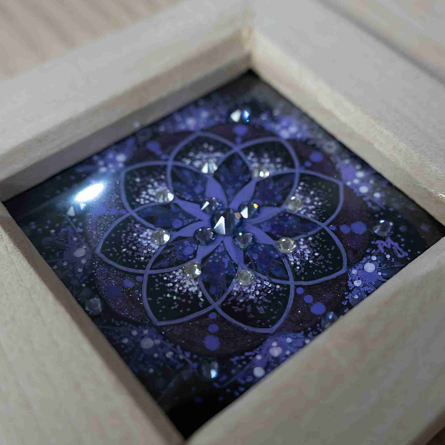 ミニまんだら パープルの曼荼羅アート作品のクローズアップ写真｜Japan Satsuma